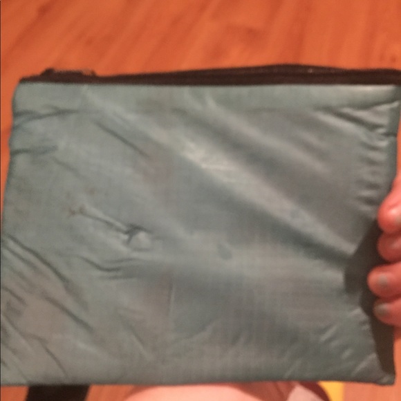 A pouch - Picture 2 of 3